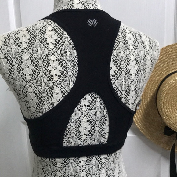 2/$40 🌺 2 Sports Bras - Size M - Picture 5 of 5